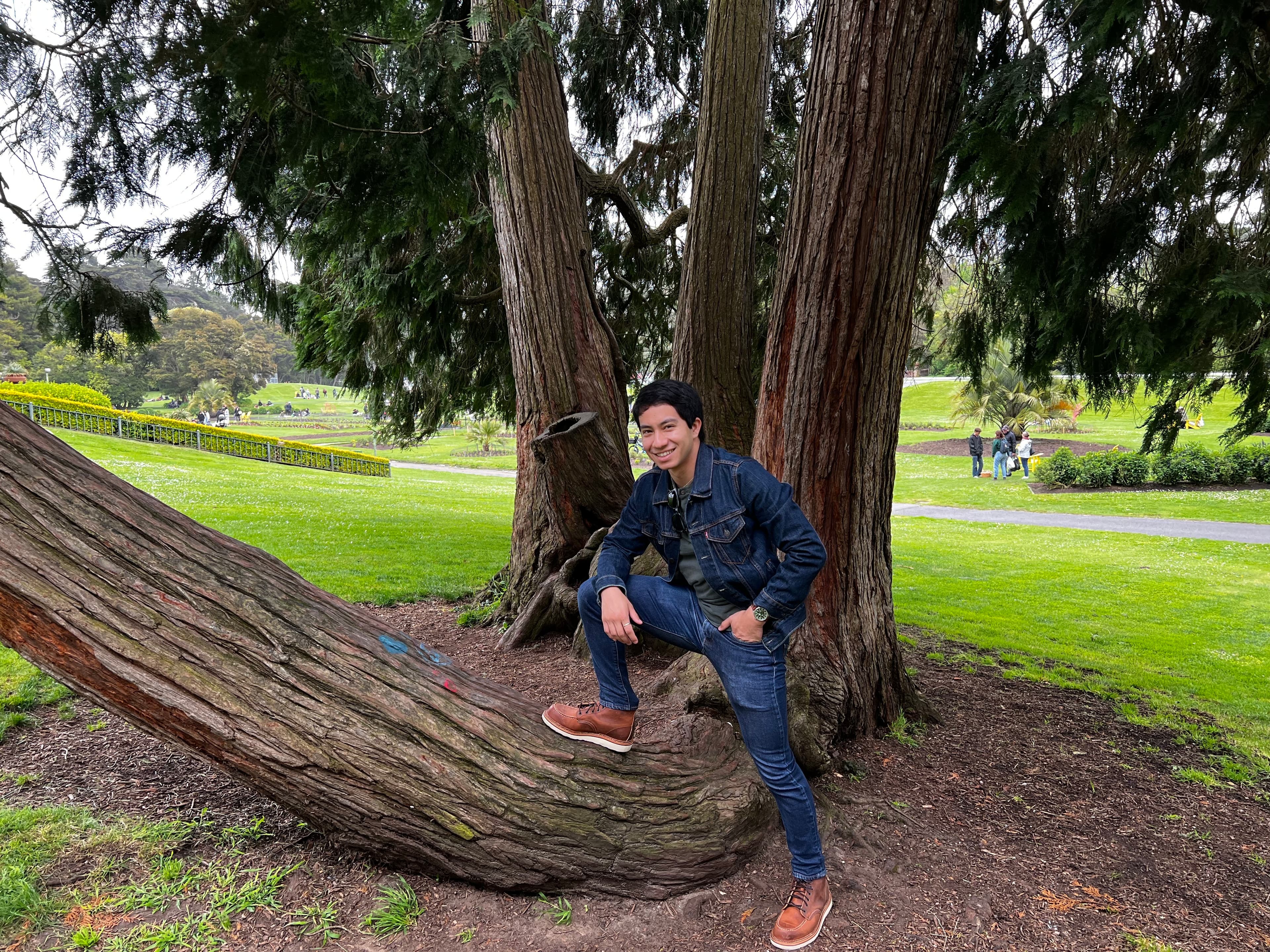 Picture of Edric in front of a tree